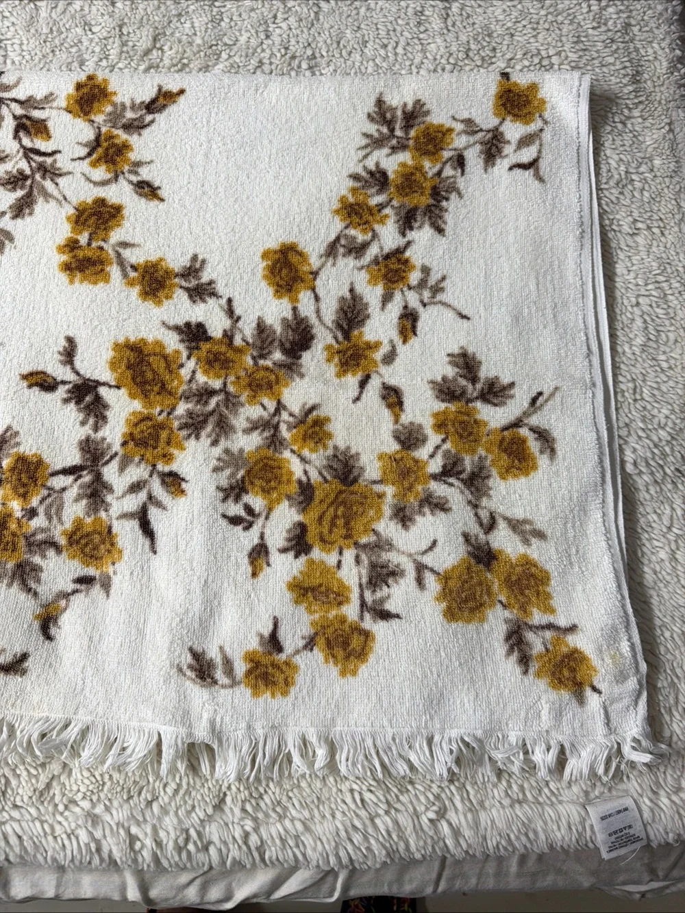 Martex Vtg All Cotton White yellow green Fringed Bath Towel made USA